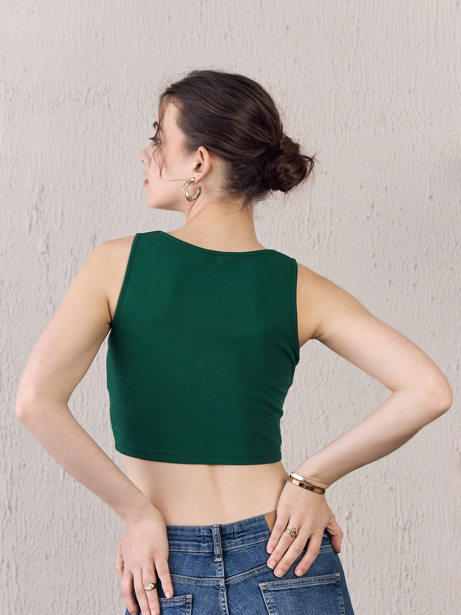 Berrylush Women Solid Green Square Neck Sleeveless Hanky Hem Cropped Tank Top