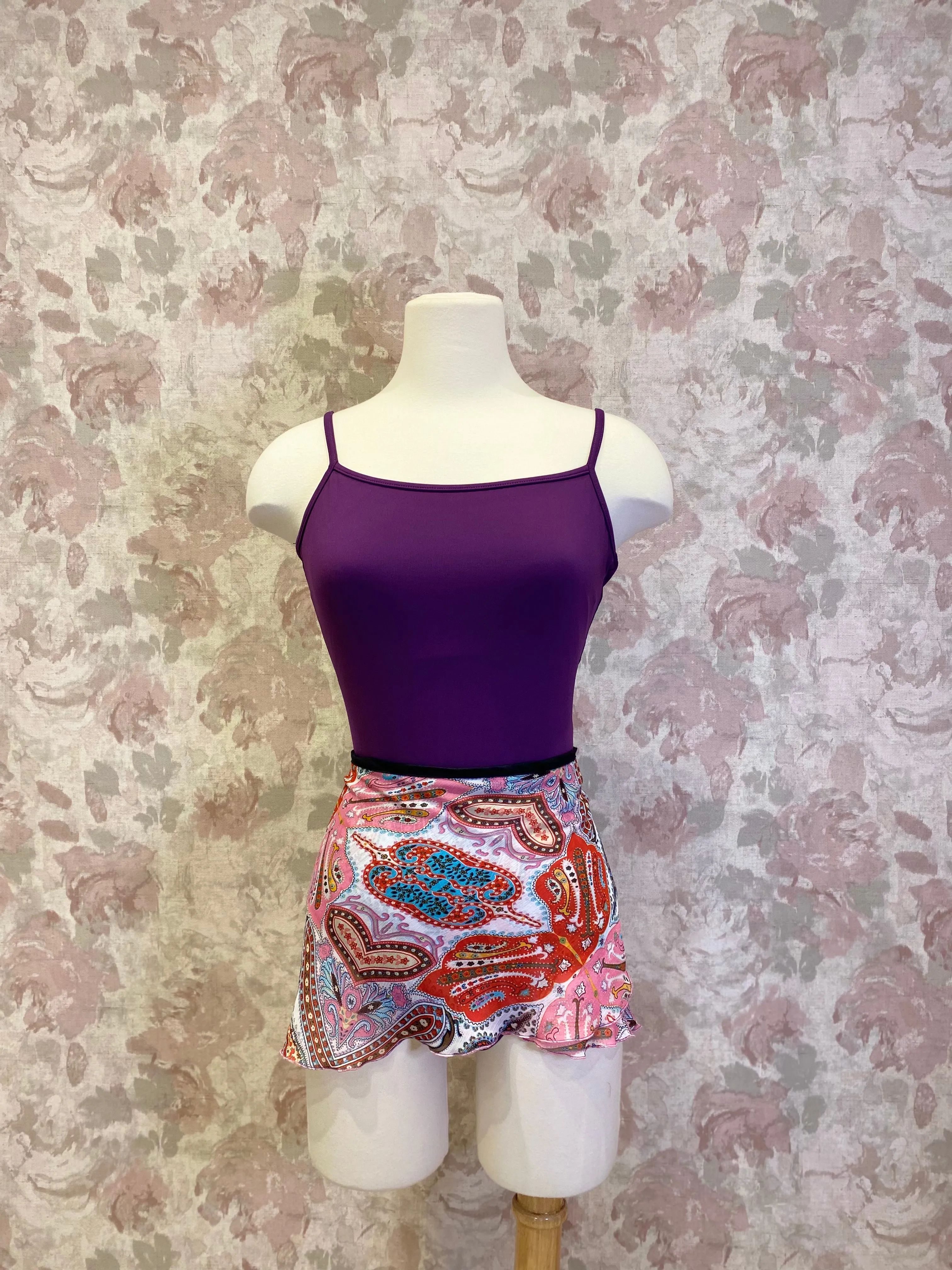 Ladies Red Pasely Print Skirt